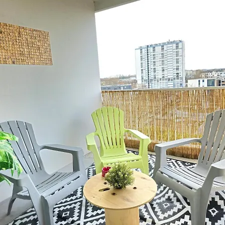 Les De Sandrine Avec Dans Un En Collocation Apartmán *